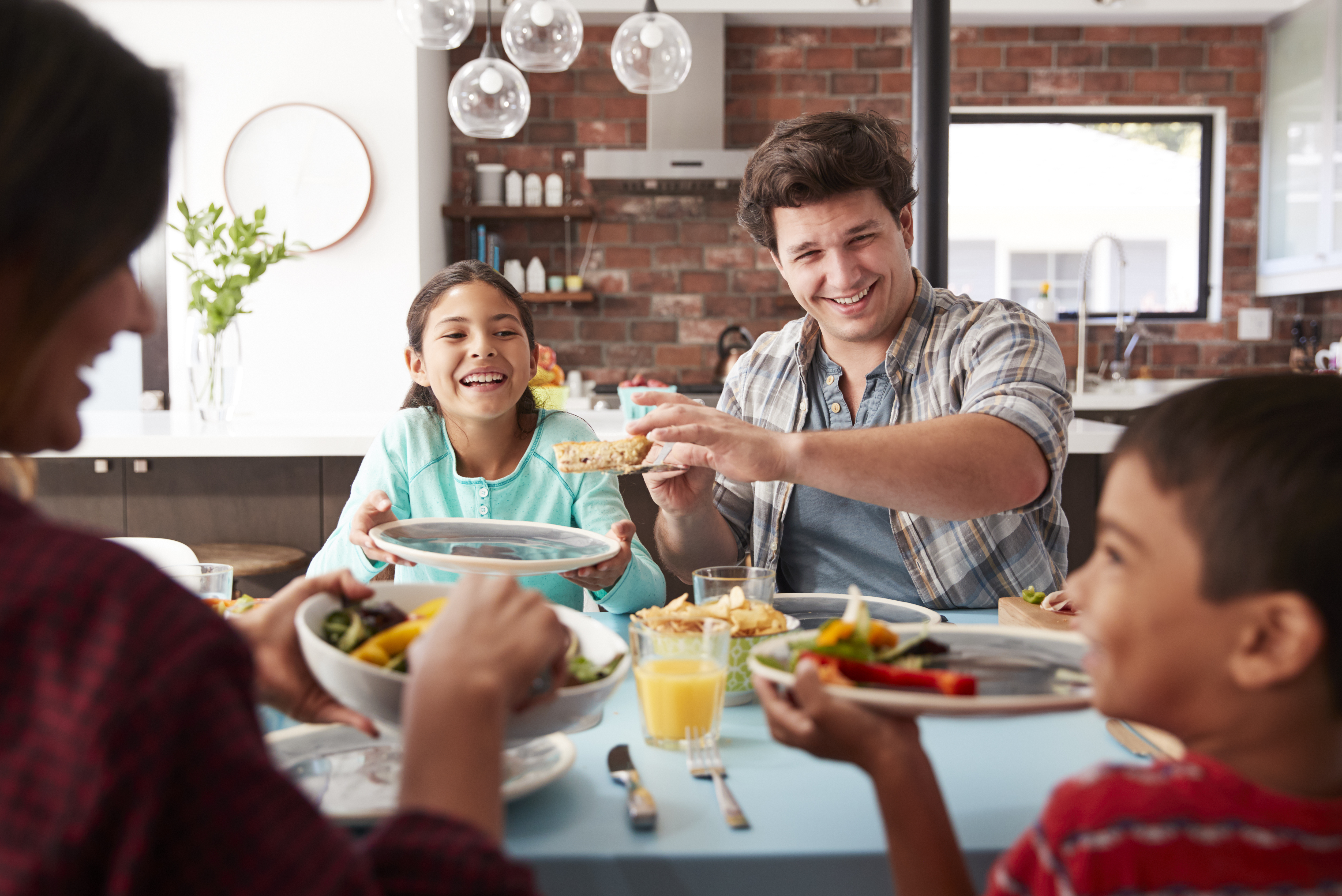 Family Dinner Conversation Starters for Kids