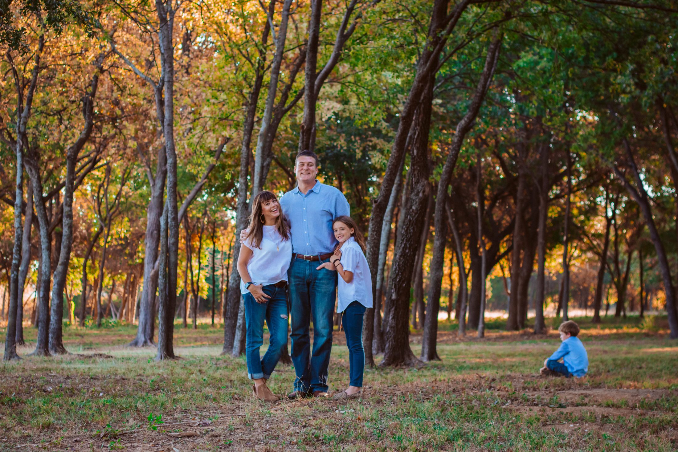 Featured image of post Crazy Family Photoshoot Ideas : However, if you don&#039;t have hundreds of dollars to spend on a newborn photo session, there are things you can do to get great photos of your newborn at home, and that&#039;s the point of this blog series.
