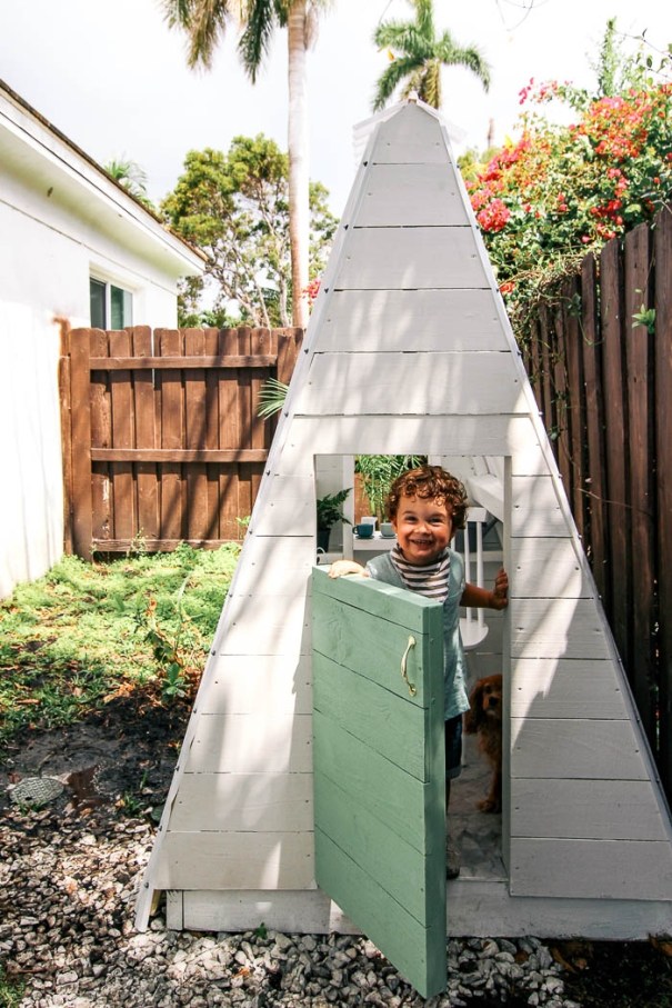 15 Epic Outdoor Forts For Backyard Fun