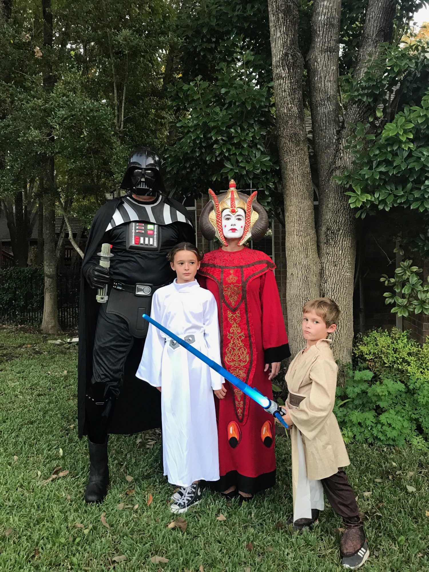 27 Family Halloween Costume Ideas You Have To See To Believe - get a head start on your roblox halloween costume with the